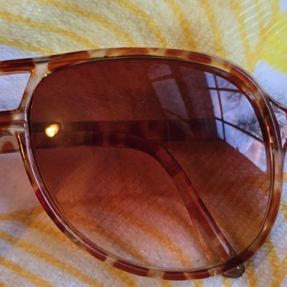 VGUC- Vintage Large Pilot Sunglasses with Gradient Lens Tortoise Frame - Picture 9 of 14